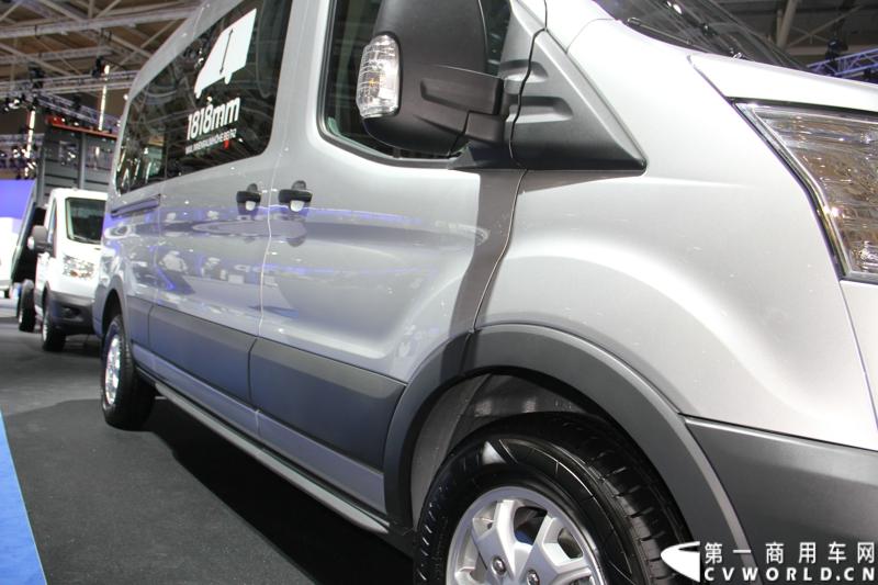 探馆汉诺威之福特全顺轻型商用车篇。图为福特全顺客货两用车 