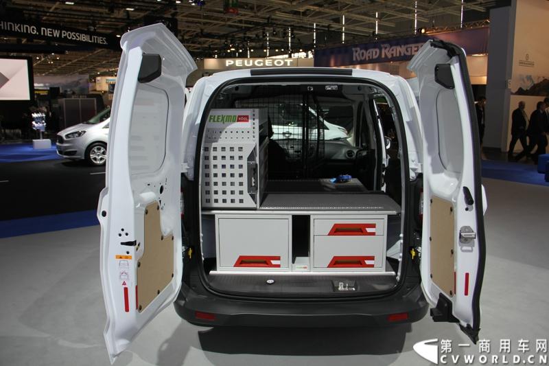 探馆汉诺威之福特全顺轻型商用车篇。图为全顺Courier 