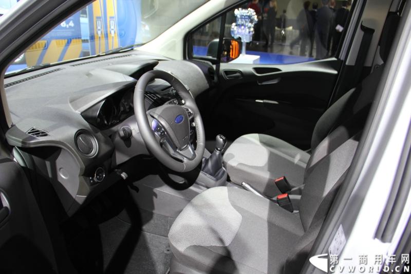 探馆汉诺威之福特全顺轻型商用车篇。图为全顺Courier 