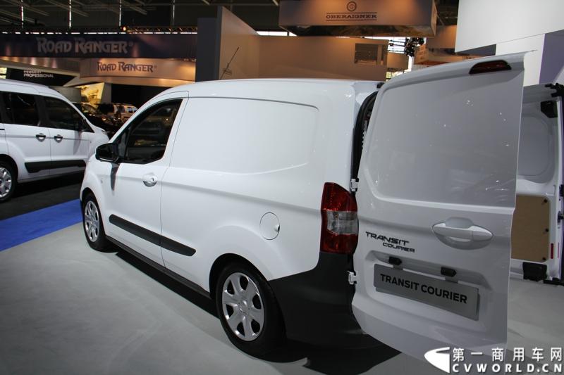 探馆汉诺威之福特全顺轻型商用车篇。图为全顺Courier 