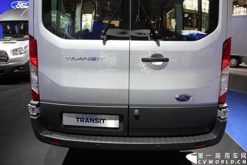 探馆汉诺威之福特全顺轻型商用车篇。图为福特全顺客货两用车 