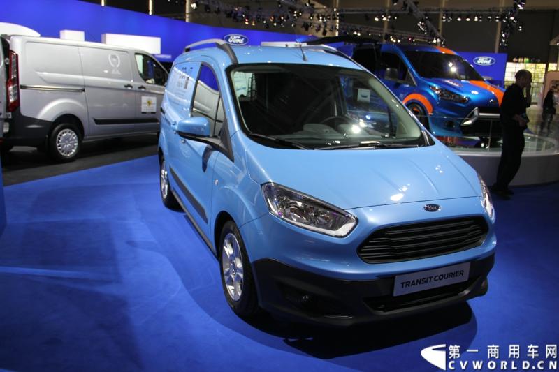探馆汉诺威之福特全顺轻型商用车篇。图为全顺Courier-蓝色