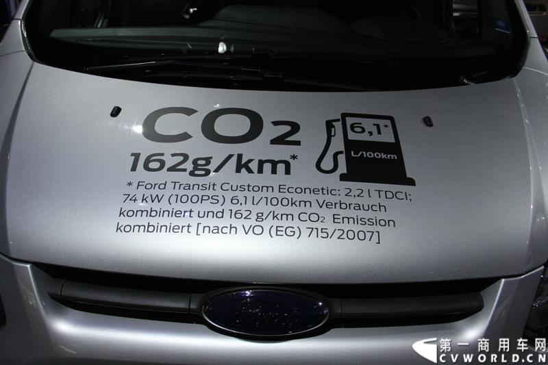 探馆汉诺威之福特全顺轻型商用车篇。图为全顺Custom节能减排技术展示车 