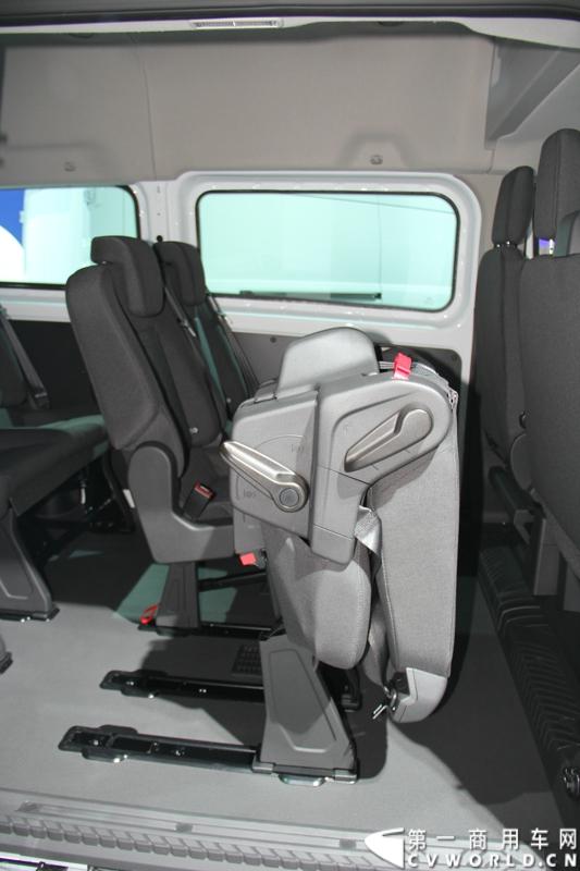 探馆汉诺威之福特全顺轻型商用车篇。图为全顺Custom商旅车 