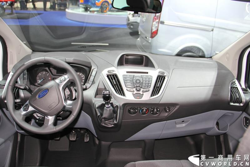 探馆汉诺威之福特全顺轻型商用车篇。图为全顺Custom商旅车 