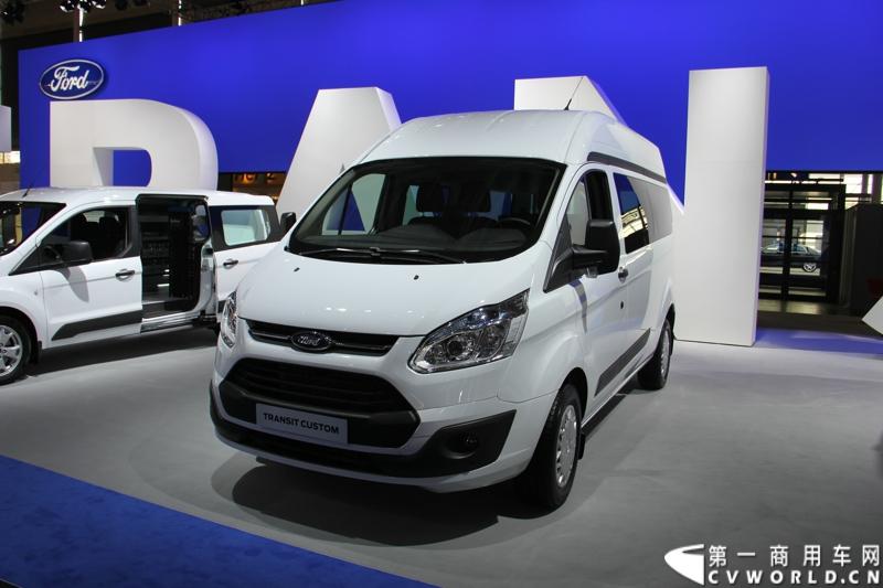 探馆汉诺威之福特全顺轻型商用车篇。图为全顺Custom商旅车 