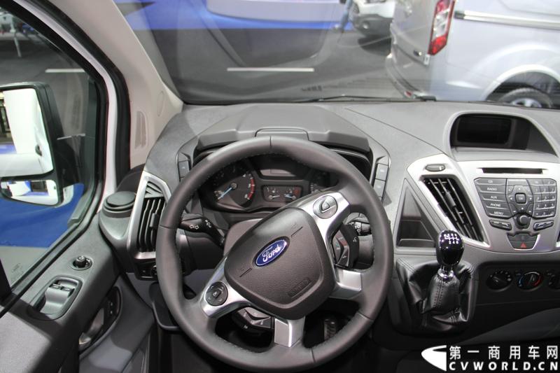 探馆汉诺威之福特全顺轻型商用车篇。图为全顺Custom商旅车 