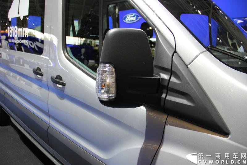 探馆汉诺威之福特全顺轻型商用车篇。图为福特全顺客货两用车 