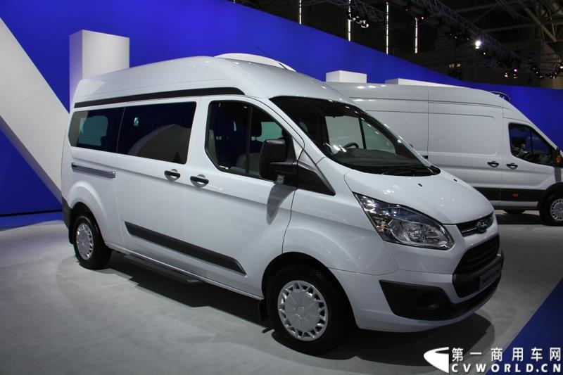 探馆汉诺威之福特全顺轻型商用车篇。图为全顺Custom商旅车 