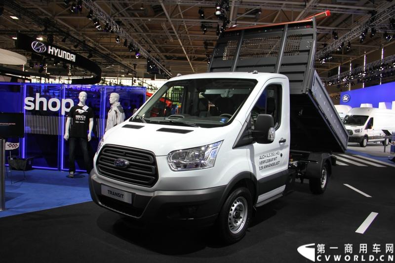 探馆汉诺威之福特全顺轻型商用车篇。图为全顺货车