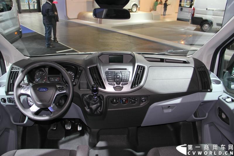 探馆汉诺威之福特全顺轻型商用车篇。图为福特全顺客货两用车 