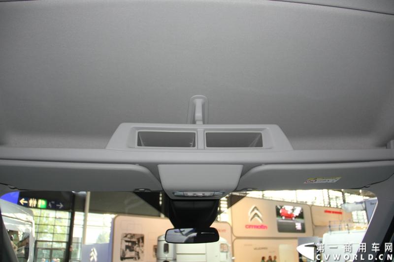 探馆汉诺威之福特全顺轻型商用车篇。图为福特全顺客货两用车 