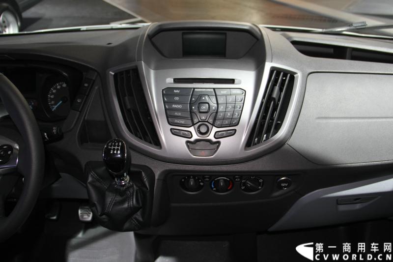 探馆汉诺威之福特全顺轻型商用车篇。图为福特全顺客货两用车 