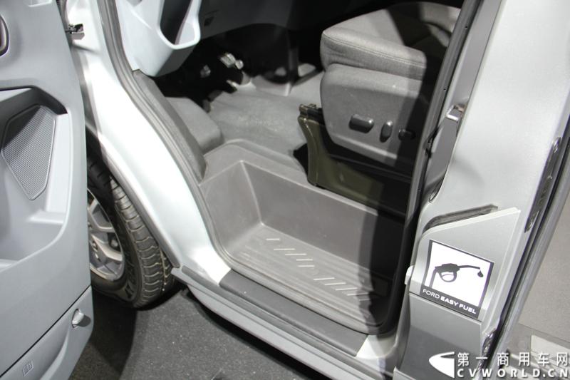 探馆汉诺威之福特全顺轻型商用车篇。图为福特全顺客货两用车 