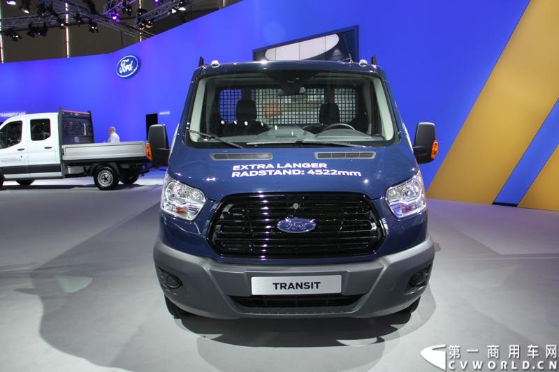探馆汉诺威之福特全顺轻型商用车篇。图为福特全顺-蓝色