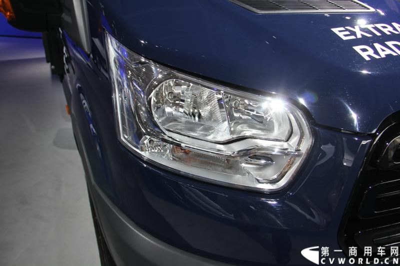 探馆汉诺威之福特全顺轻型商用车篇。图为福特全顺-蓝色