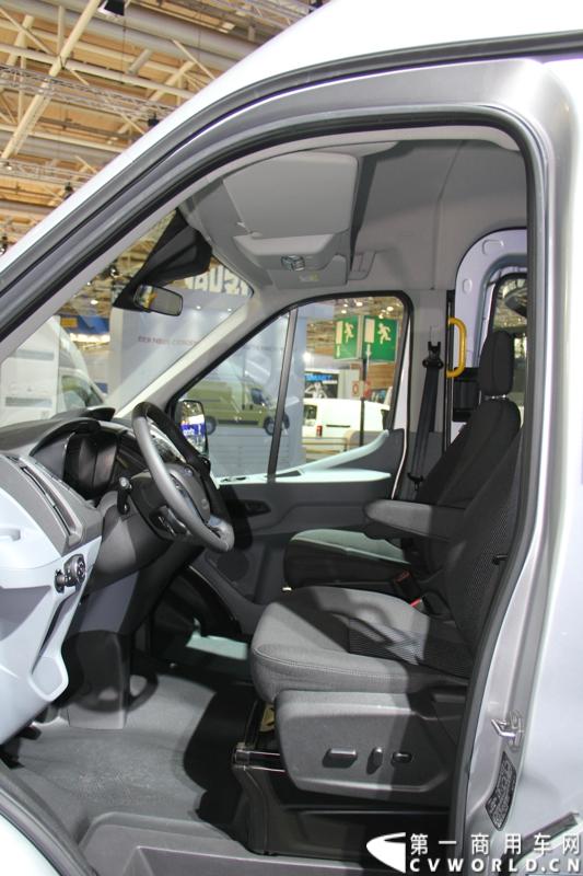 探馆汉诺威之福特全顺轻型商用车篇。图为福特全顺商旅车 