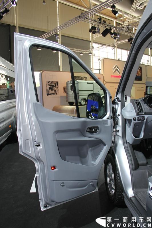 探馆汉诺威之福特全顺轻型商用车篇。图为福特全顺商旅车 