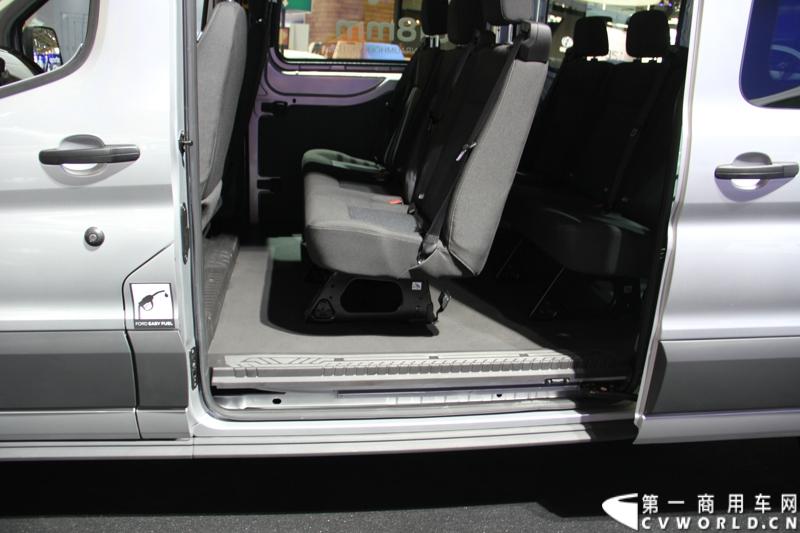 探馆汉诺威之福特全顺轻型商用车篇。图为福特全顺商旅车 