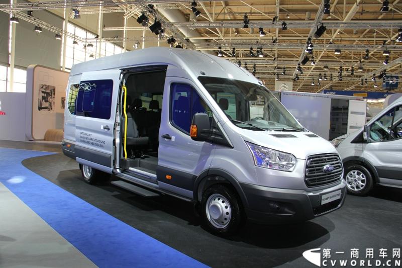 探馆汉诺威之福特全顺轻型商用车篇。图为福特全顺商旅车 