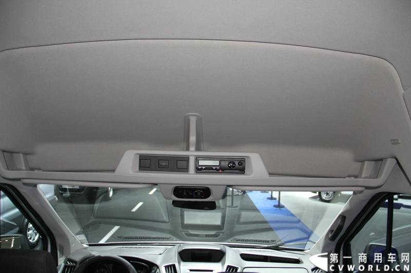 探馆汉诺威之福特全顺轻型商用车篇。图为福特全顺商旅车 