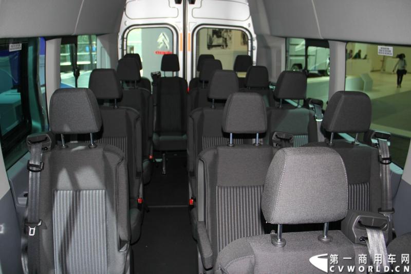 探馆汉诺威之福特全顺轻型商用车篇。图为福特全顺商旅车 