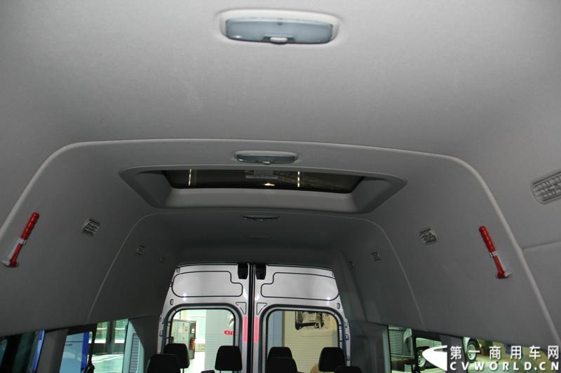 探馆汉诺威之福特全顺轻型商用车篇。图为福特全顺商旅车 