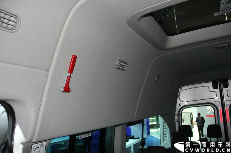 探馆汉诺威之福特全顺轻型商用车篇。图为福特全顺商旅车 