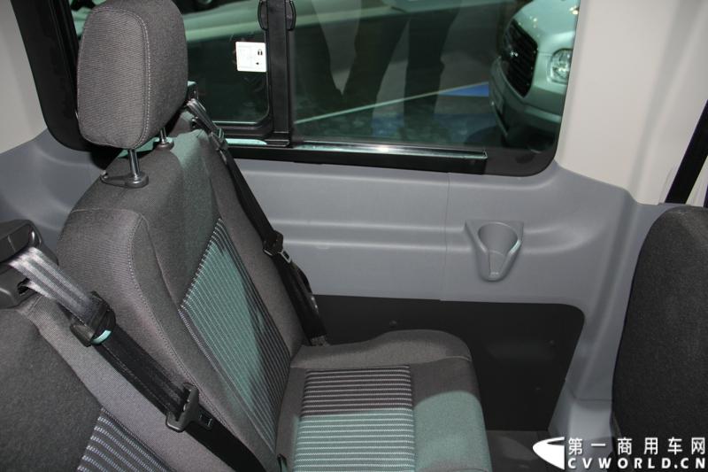 探馆汉诺威之福特全顺轻型商用车篇。图为福特全顺商旅车 