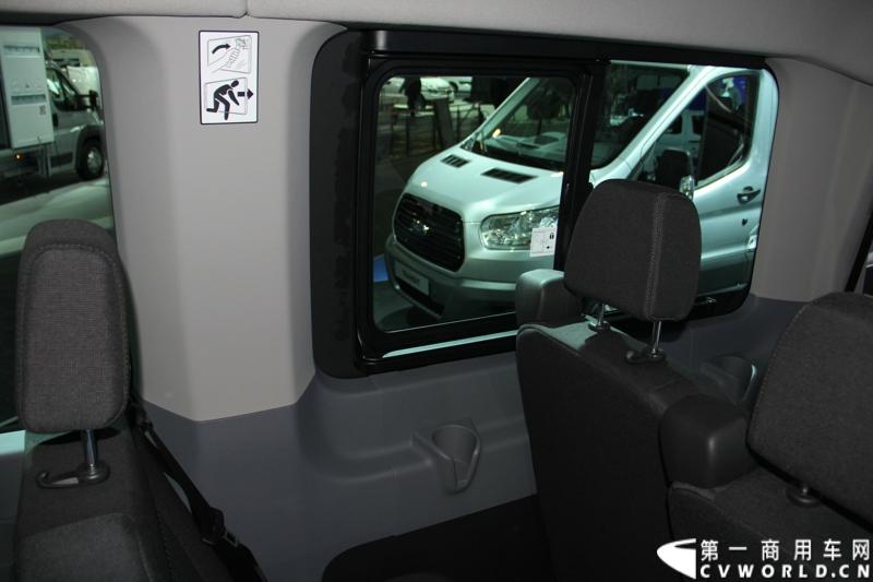 探馆汉诺威之福特全顺轻型商用车篇。图为福特全顺商旅车 