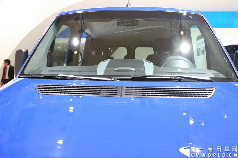 探馆汉诺威之大众轻型商用车篇。图为大众crafter blue motion 