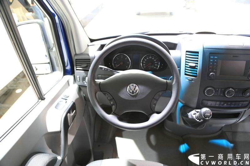 探馆汉诺威之大众轻型商用车篇。图为大众crafter blue motion 