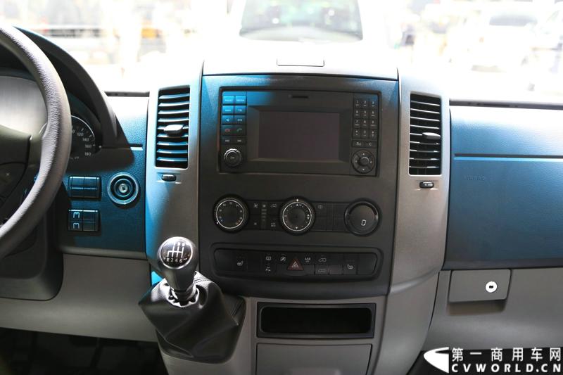 探馆汉诺威之大众轻型商用车篇。图为大众crafter blue motion 