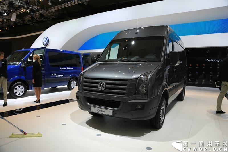 探馆汉诺威之大众轻型商用车篇。图为大众crafter灰色