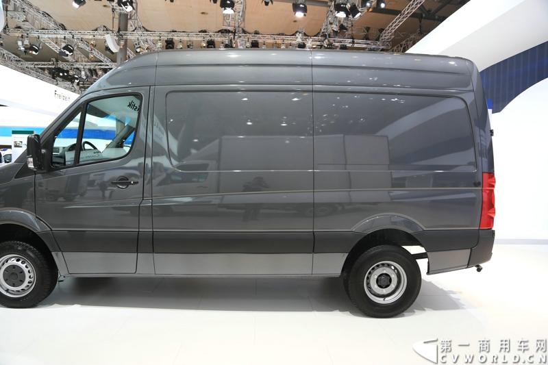 探馆汉诺威之大众轻型商用车篇。图为大众crafter灰色