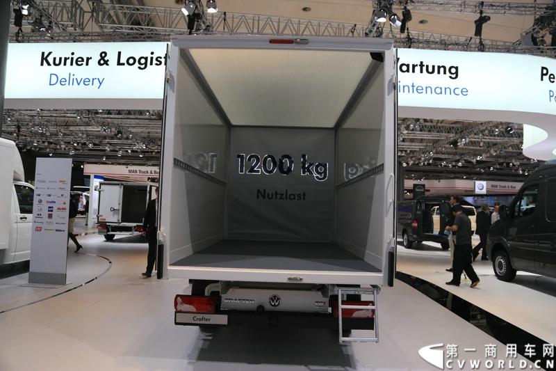 探馆汉诺威之大众轻型商用车篇。图为大众crafter灰色