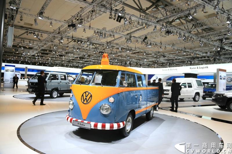 探馆汉诺威之大众轻型商用车篇。图为大众复古van车型 