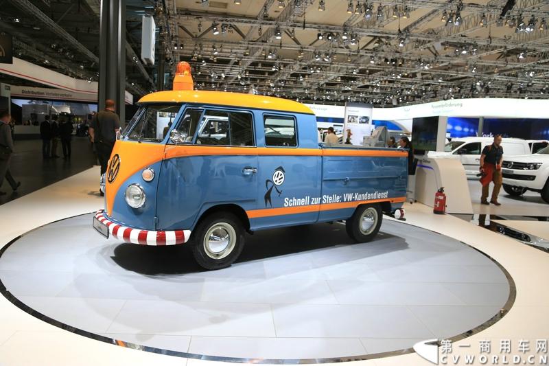 探馆汉诺威之大众轻型商用车篇。图为大众复古van车型 