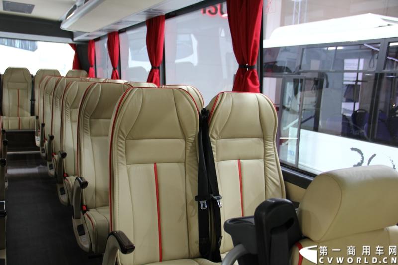 探馆汉诺威之五十铃客车篇。图为五十铃NOVO CITI UL TRA 