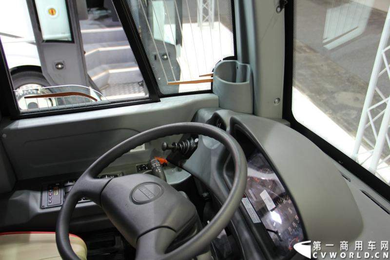 探馆汉诺威之五十铃客车篇。图为五十铃NOVO CITI UL TRA 