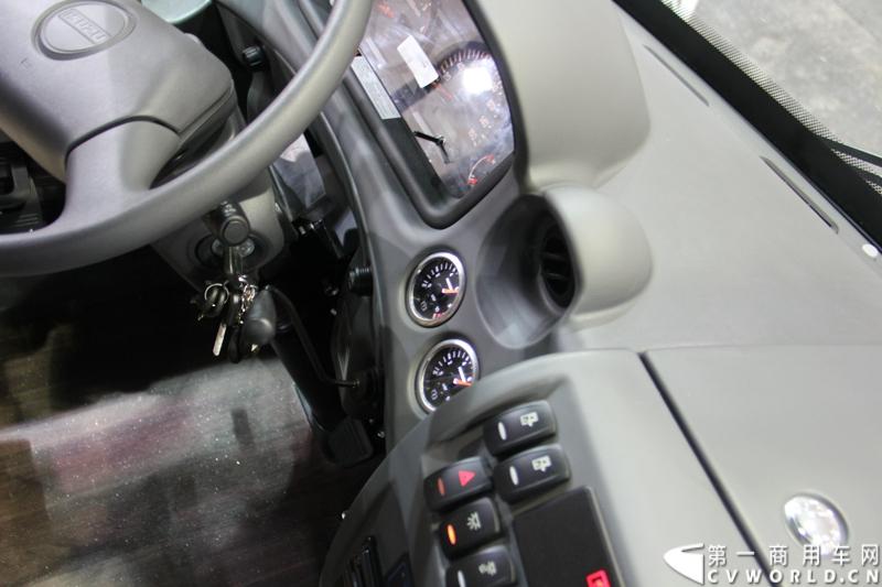 探馆汉诺威之五十铃客车篇。图为五十铃NOVO CITI UL TRA 