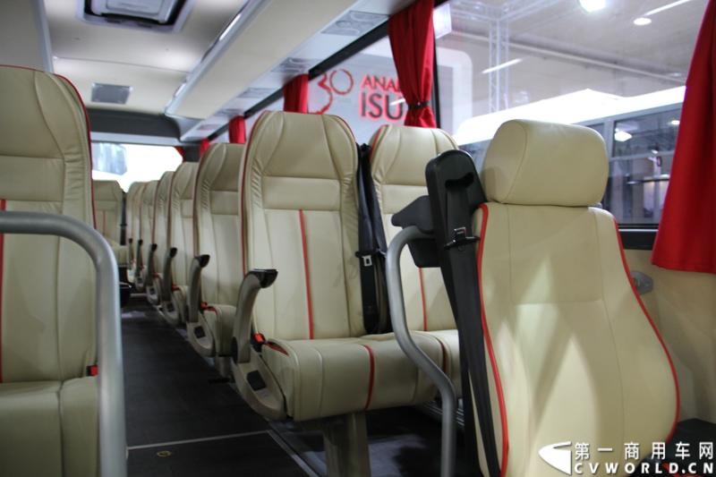 探馆汉诺威之五十铃客车篇。图为五十铃NOVO CITI UL TRA 