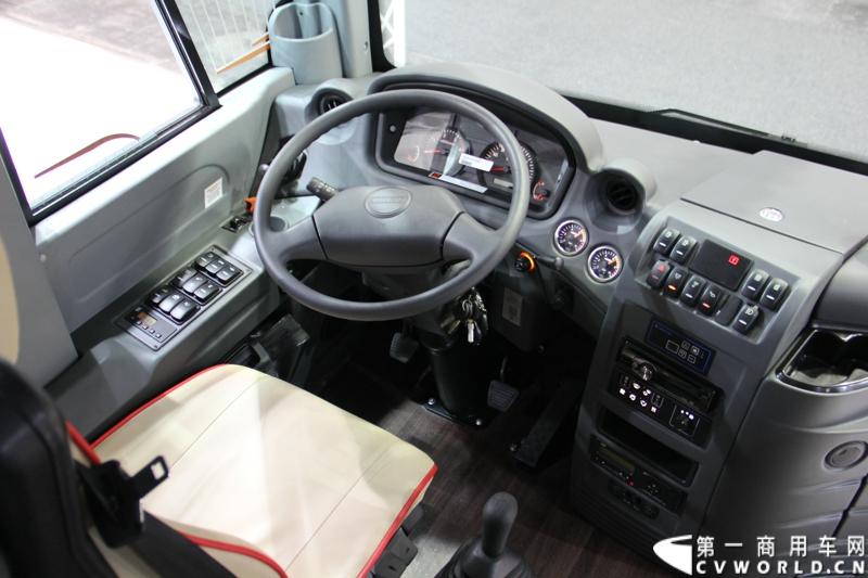 探馆汉诺威之五十铃客车篇。图为五十铃NOVO CITI UL TRA 