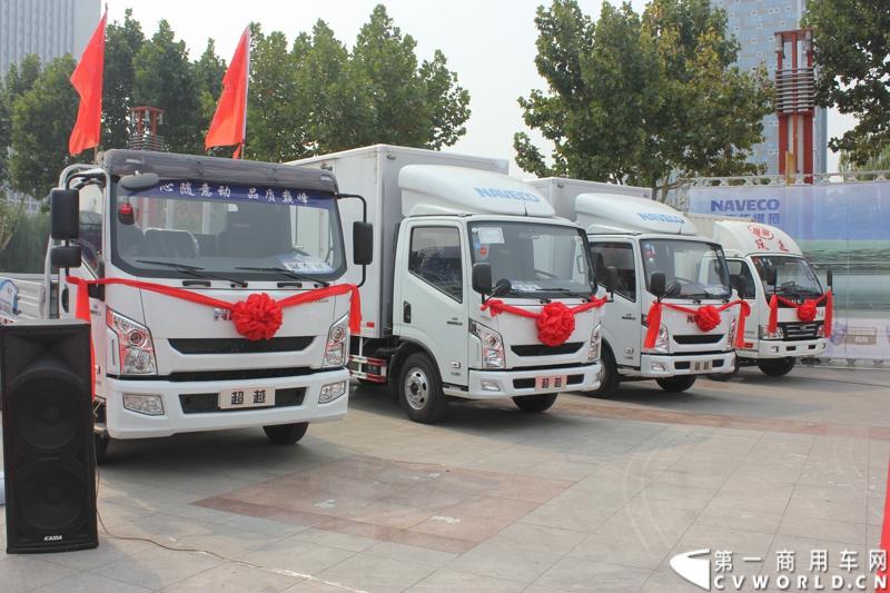 2014第七届中国（山东）国际汽车工业博览会（简称：山东汽博会）于9月23日在济南国际会展中心举办，展会为期三天。本次汽博会是由中国国际贸易促进委员会、济南市人民政府、山东省汽车行业协会联合主办，济南市贸促会、国际商会济南分会、山东新丞华展览有限公司承办的商用车领域的一届专业展会。图为参展的超越高端轻卡