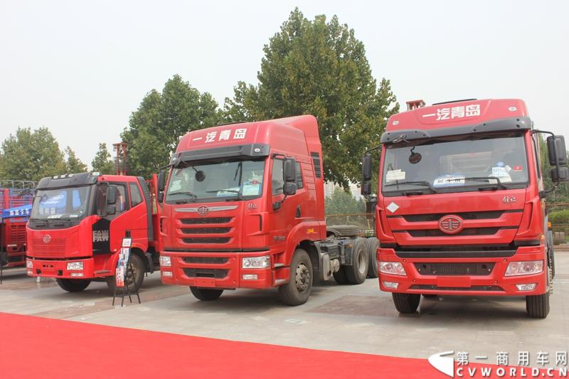 2014第七届中国（山东）国际汽车工业博览会（简称：山东汽博会）于9月23日在济南国际会展中心举办，展会为期三天。本次汽博会是由中国国际贸易促进委员会、济南市人民政府、山东省汽车行业协会联合主办，济南市贸促会、国际商会济南分会、山东新丞华展览有限公司承办的商用车领域的一届专业展会。图为一汽解放LNG重卡