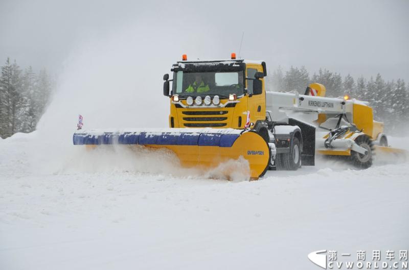 2014年10月15日 全球领先的商用汽车制造商斯堪尼亚亮相第六届中国（北京）国际机场技术设备和服务展览会（Inter Airport China 2014）。图为Scania G400 4x4 机场扫雪车