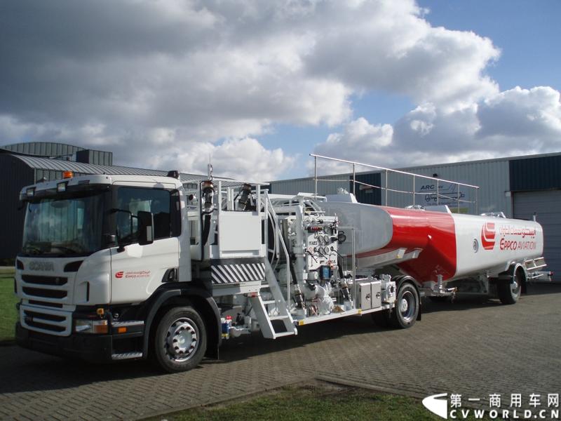 2014年10月15日 全球领先的商用汽车制造商斯堪尼亚亮相第六届中国（北京）国际机场技术设备和服务展览会（Inter Airport China 2014）。图为斯堪尼亚 P310 4x2油罐车，可搭载生物柴油发动机