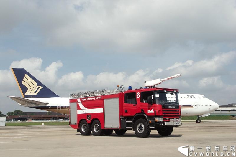 2014年10月15日 全球领先的商用汽车制造商斯堪尼亚亮相第六届中国（北京）国际机场技术设备和服务展览会（Inter Airport China 2014）。图为斯堪尼亚 P420 6x6 应急救助车