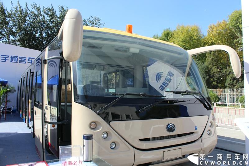 2014年10月15日 全球领先的商用汽车制造商斯堪尼亚亮相第六届中国（北京）国际机场技术设备和服务展览会（Inter Airport China 2014）。图为宇通 ZK6140BD 机场摆渡车