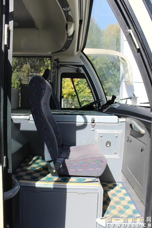 2014年10月15日 全球领先的商用汽车制造商斯堪尼亚亮相第六届中国（北京）国际机场技术设备和服务展览会（Inter Airport China 2014）。图为宇通 ZK6140BD 机场摆渡车 驾驶室空间